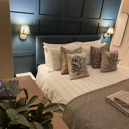 Crabapple Close To Runswick Bay & Staithes * Hinderwell